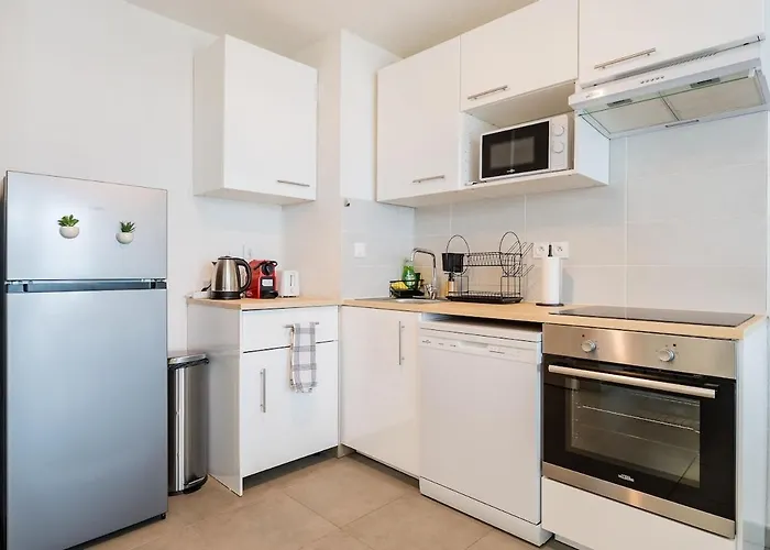 La Parenthèse Confort - T3 Parking Wifi Proche Périphérique Apartamento